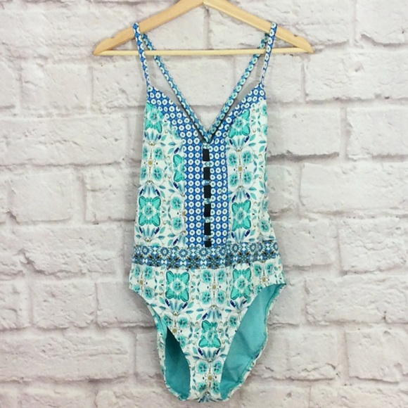 bleu by rod beattie lattice front